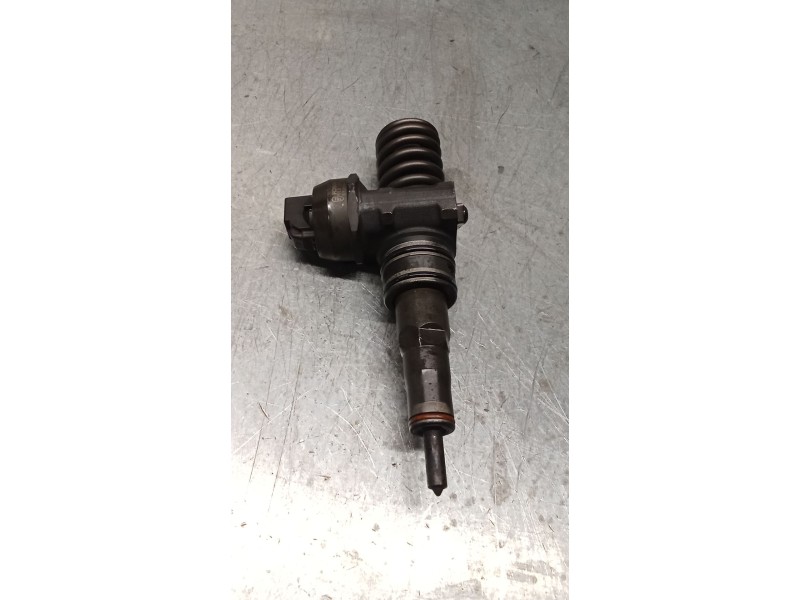 Recambio de inyector para seat altea (5p1) 1.9 tdi referencia OEM IAM 0414720215 038130073AG BOSCH