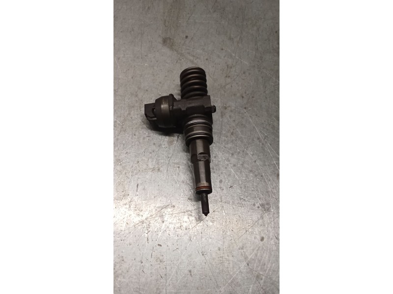 Recambio de inyector para seat altea (5p1) 1.9 tdi referencia OEM IAM 0414720215 038130073AG BOSCH