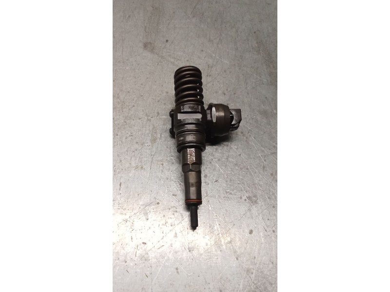 Recambio de inyector para seat altea (5p1) 1.9 tdi referencia OEM IAM 0414720215 038130073AG BOSCH