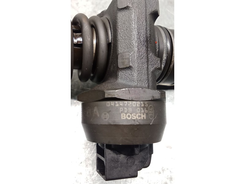 Recambio de inyector para seat altea (5p1) 1.9 tdi referencia OEM IAM 0414720215 038130073AG BOSCH