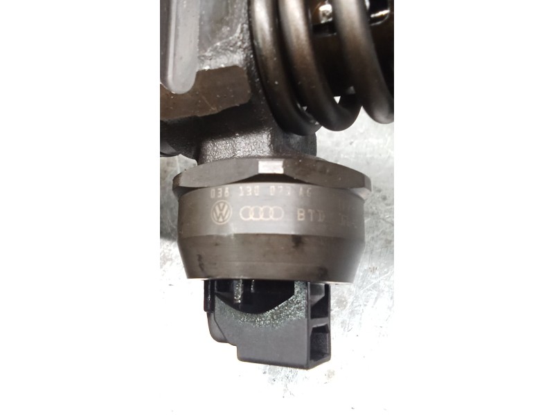Recambio de inyector para seat altea (5p1) 1.9 tdi referencia OEM IAM 0414720215 038130073AG BOSCH