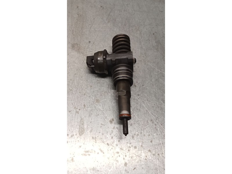 Recambio de inyector para seat altea (5p1) 1.9 tdi referencia OEM IAM 0414720215 038130073AG BOSCH