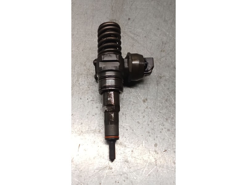 Recambio de inyector para seat altea (5p1) 1.9 tdi referencia OEM IAM 0414720215 038130073AG BOSCH