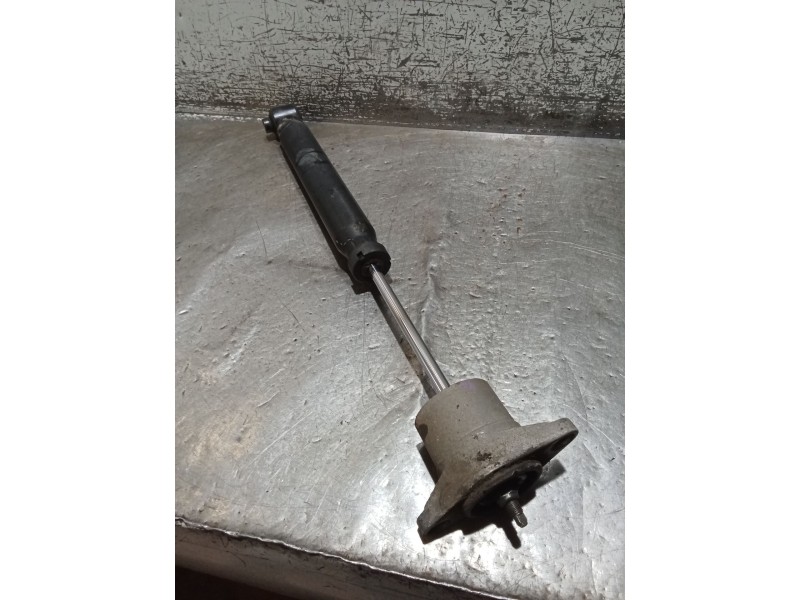 Recambio de amortiguador trasero izquierdo para volkswagen passat b3/b4 (3a2, 35i) 1.9 tdi referencia OEM IAM   97
