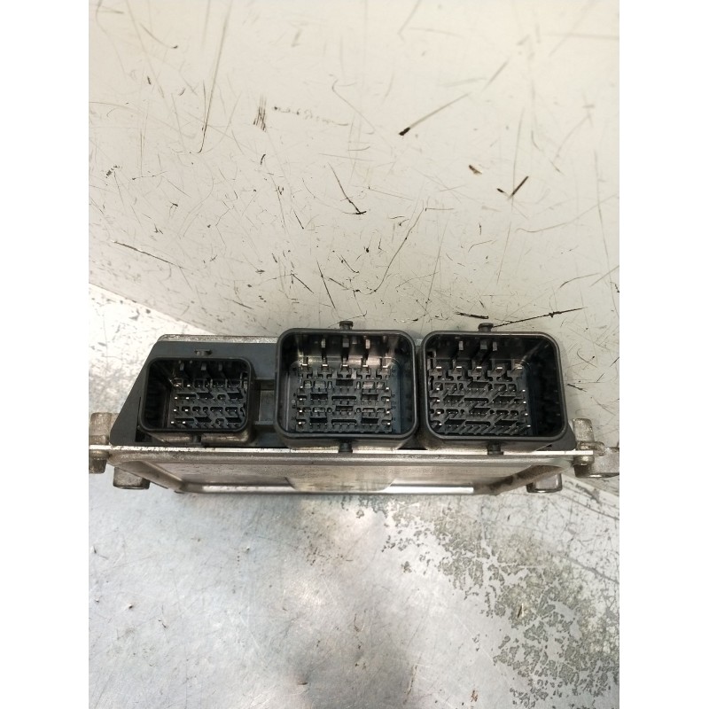 Recambio de centralita motor uce para citroën c3 ii (sc_) 1.0 vti 68 referencia OEM IAM 9805895780 142440094 V29035181A 2009