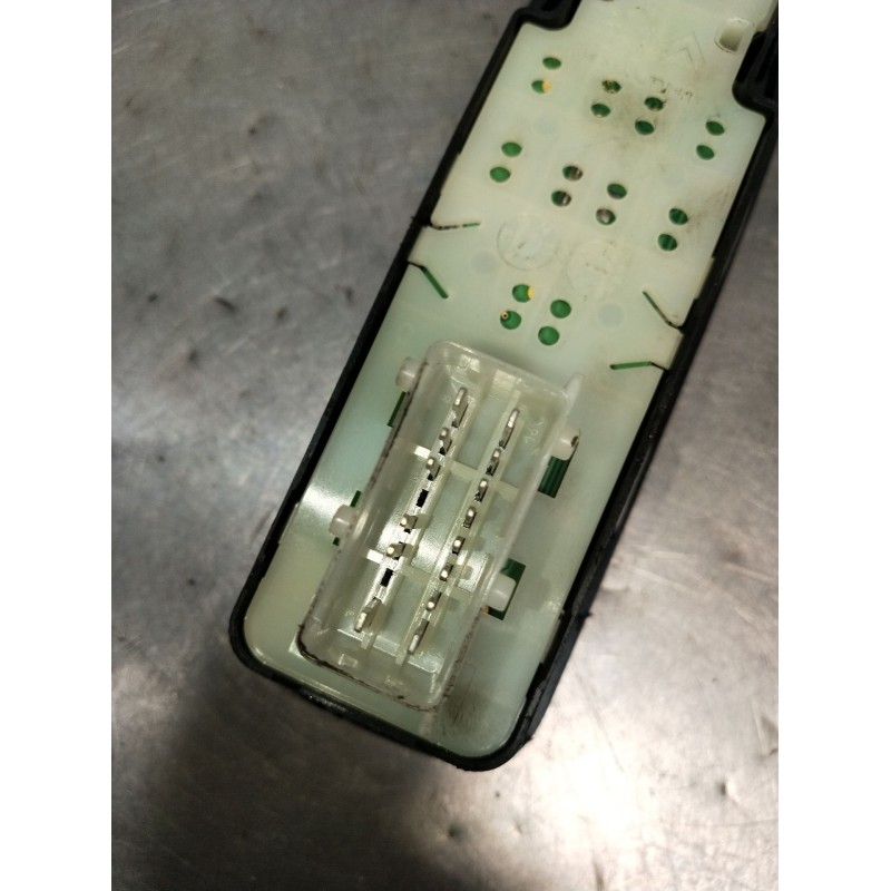 Recambio de mando elevalunas delantero izquierdo para citroën c3 ii (sc_) 1.0 vti 68 referencia OEM IAM  5P 2009