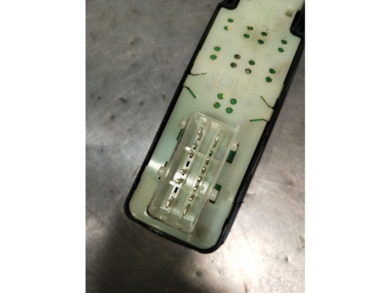 Recambio de mando elevalunas delantero izquierdo para citroën c3 ii (sc_) 1.0 vti 68 referencia OEM IAM  5P 2009