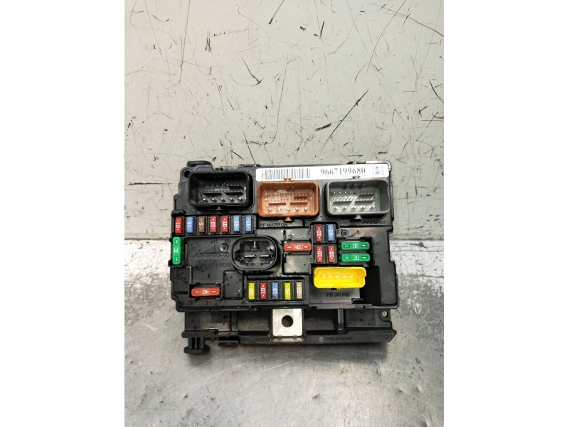 Recambio de caja reles / fusibles para citroën c3 ii (sc_) 1.0 vti 68 referencia OEM IAM 9667199680  2009