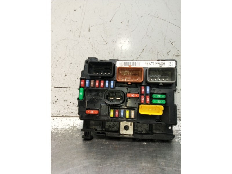 Recambio de caja reles / fusibles para citroën c3 ii (sc_) 1.0 vti 68 referencia OEM IAM 9667199680  2009