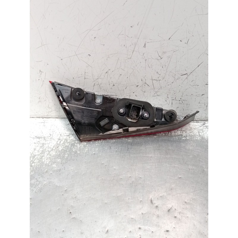 Recambio de piloto trasero derecho interior para mercedes-benz clase c (w206) c 200 d (206.003) referencia OEM IAM A2069064000 6