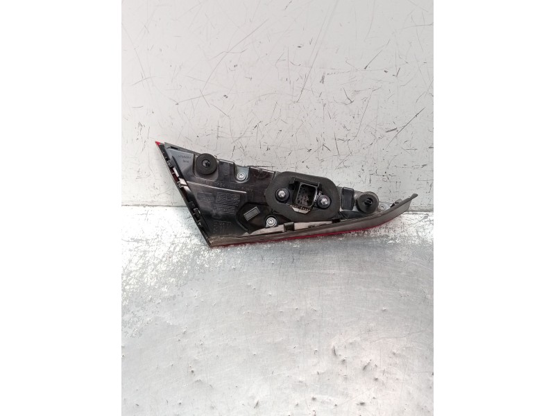 Recambio de piloto trasero derecho interior para mercedes-benz clase c (w206) c 200 d (206.003) referencia OEM IAM A2069064000 6
