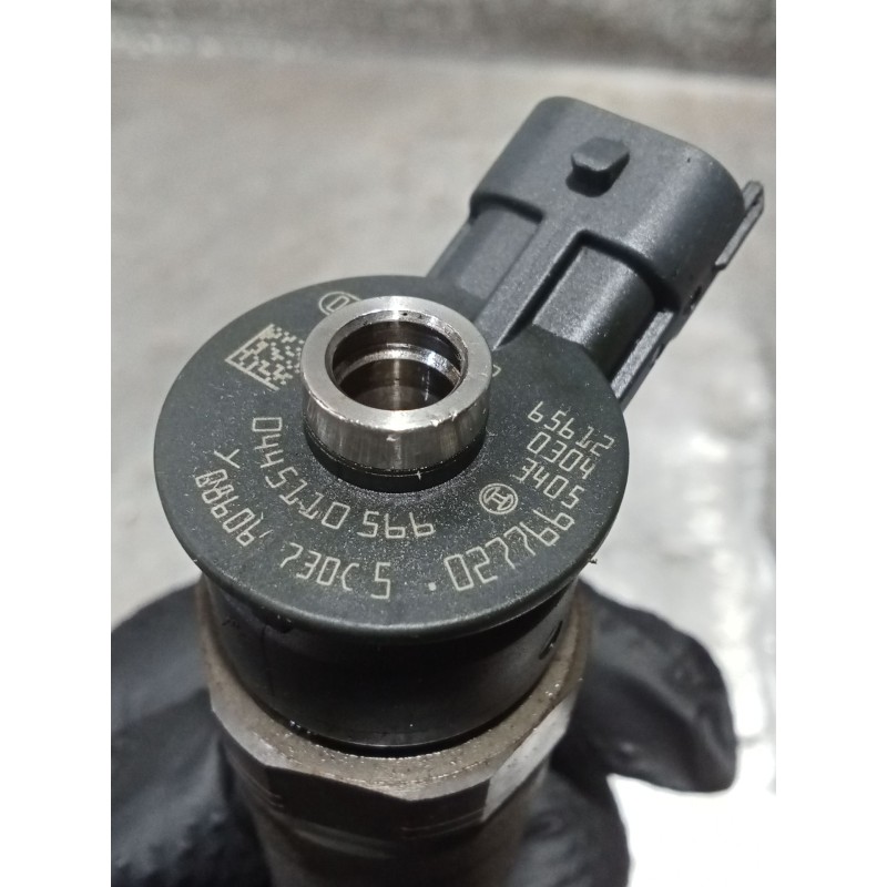 Recambio de inyector para peugeot 5008 (0u_, 0e_) 1.6 bluehdi 120 referencia OEM IAM 0445110566 027766 BOSCH