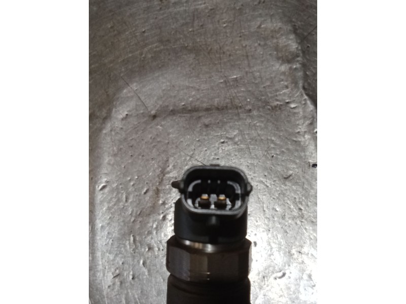 Recambio de inyector para peugeot 5008 (0u_, 0e_) 1.6 bluehdi 120 referencia OEM IAM 0445110566 027766 BOSCH