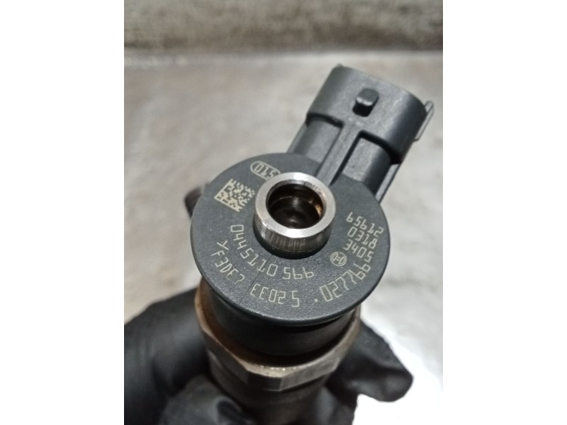 Recambio de inyector para peugeot 5008 (0u_, 0e_) 1.6 bluehdi 120 referencia OEM IAM 0445110566 027766 BOSCH