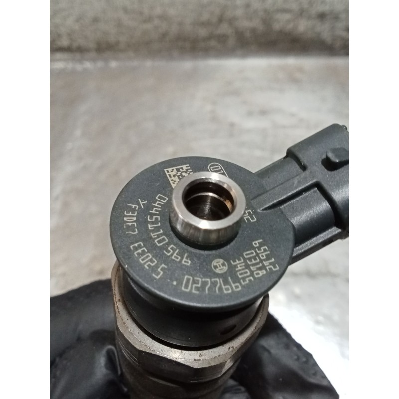 Recambio de inyector para peugeot 5008 (0u_, 0e_) 1.6 bluehdi 120 referencia OEM IAM 0445110566 027766 BOSCH