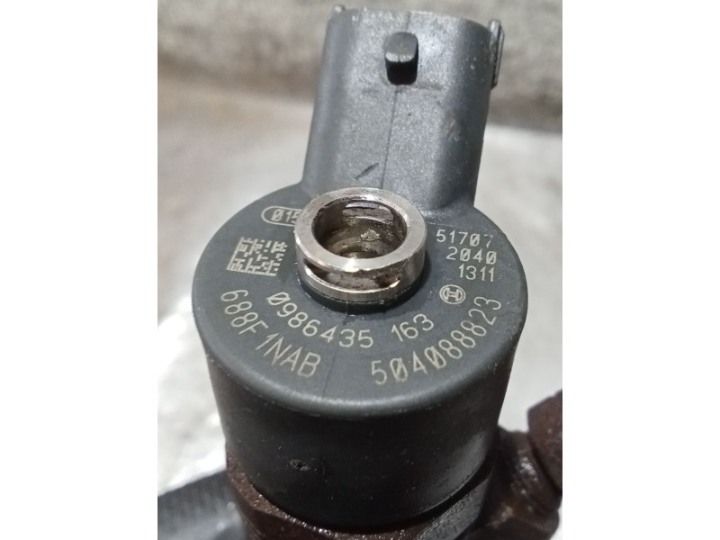 Recambio de inyector para iveco daily iv caja/chasis 35c15 referencia OEM IAM 0986435163 504088823 BOSCH