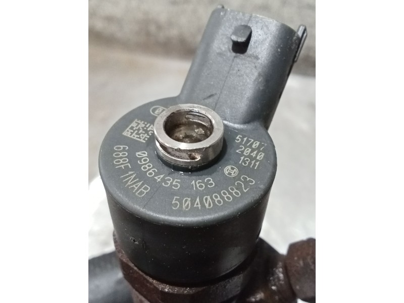 Recambio de inyector para iveco daily iv caja/chasis 35c15 referencia OEM IAM 0986435163 504088823 BOSCH