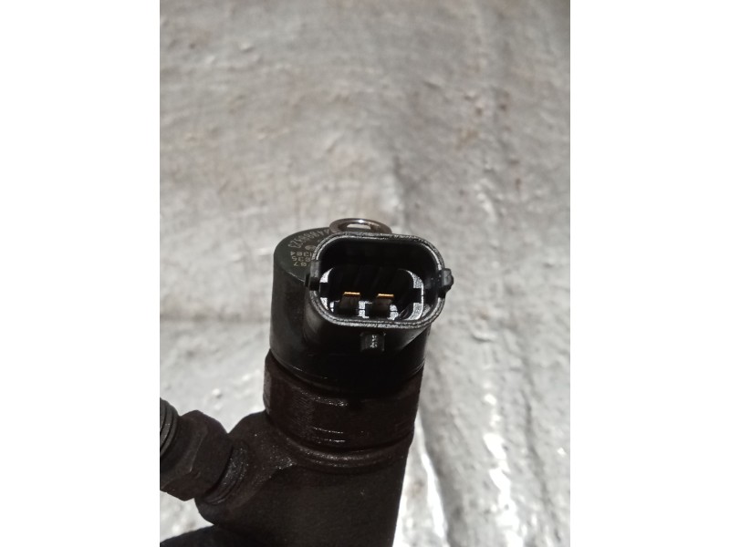 Recambio de inyector para iveco daily iv caja/chasis 35c15 referencia OEM IAM 0986435163 504088323 BOSCH