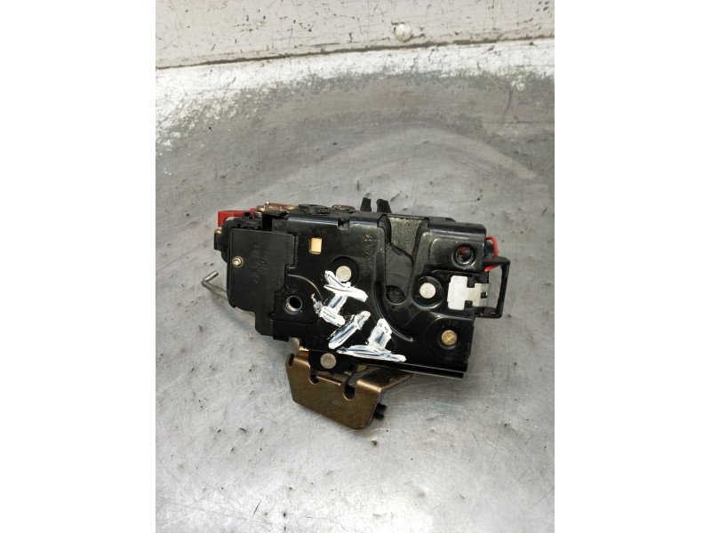 Recambio de motor cierre centralizado trasero izquierdo para audi a4 b6 (8e2) 2.0 referencia OEM IAM  4P 2001