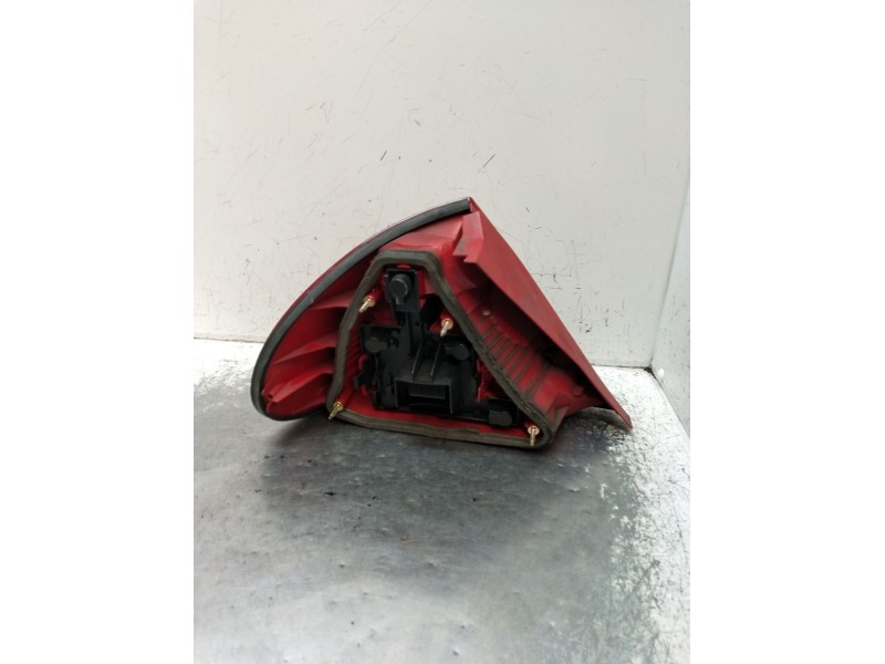 Recambio de piloto trasero derecho para ford mondeo ii sedán (bfp) 2.0 i referencia OEM IAM   1997