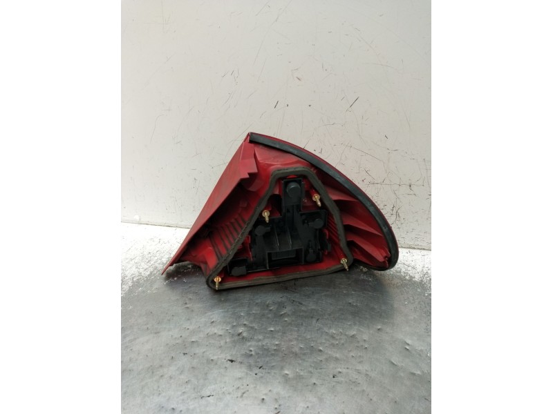Recambio de piloto trasero izquierdo para ford mondeo ii sedán (bfp) 2.0 i referencia OEM IAM   1997