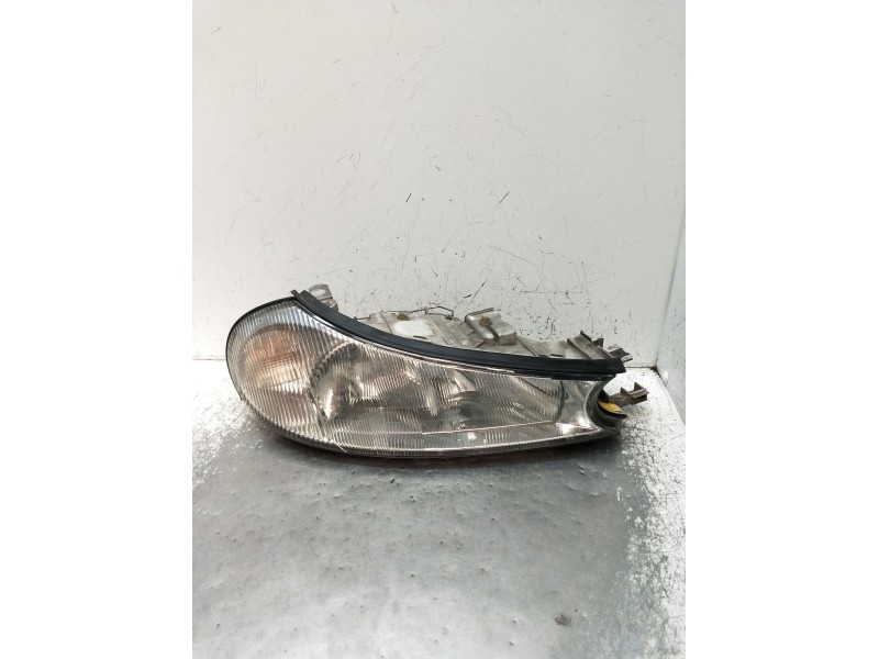 Recambio de faro derecho para ford mondeo ii sedán (bfp) 2.0 i referencia OEM IAM 0301098206  1997