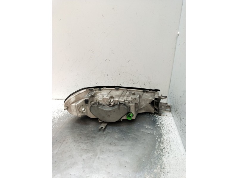 Recambio de faro izquierdo para ford mondeo ii sedán (bfp) 2.0 i referencia OEM IAM 0301098205  1997