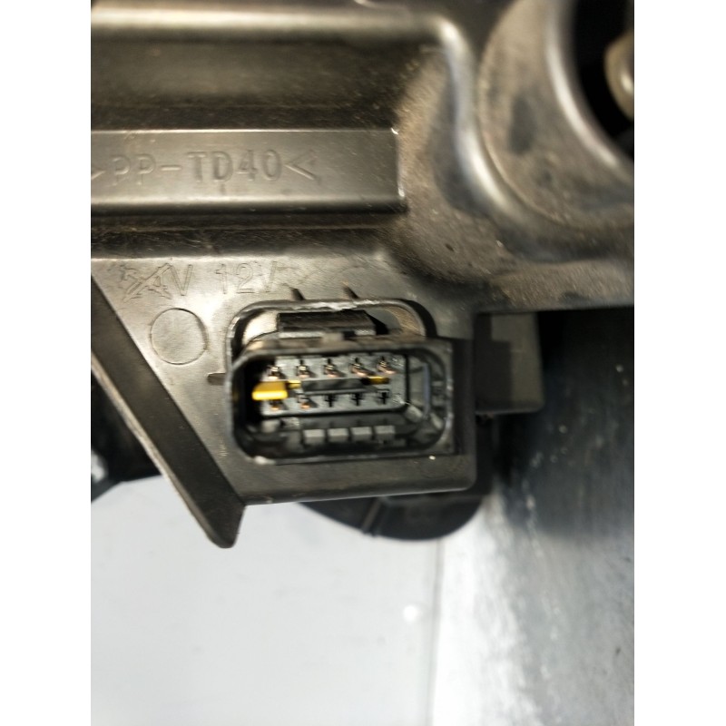 Recambio de faro derecho para peugeot 5008 (0u_, 0e_) 1.6 bluehdi 120 referencia OEM IAM 9805505380 89907700 2012