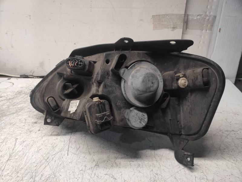 Recambio de faro derecho para volkswagen fox (5z1) básico referencia OEM IAM   