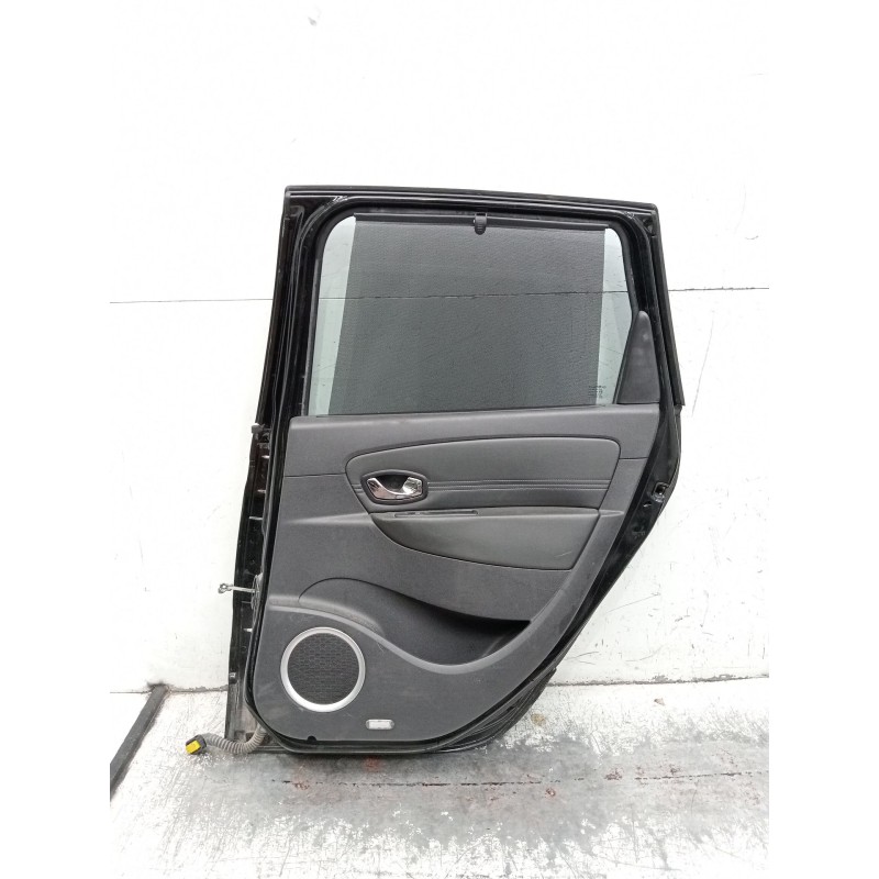 Recambio de puerta trasera derecha para renault scénic iii (jz0/1_) 1.5 dci referencia OEM IAM  5P 2009