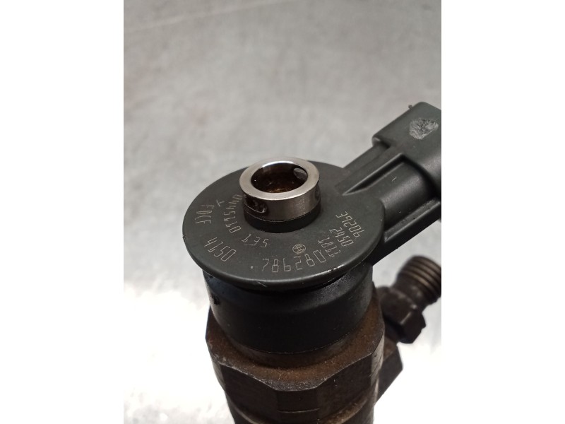 Recambio de inyector para peugeot 206 hatchback (2a/c) 1.4 hdi eco 70 referencia OEM IAM 0445110135 786280 BOSCH