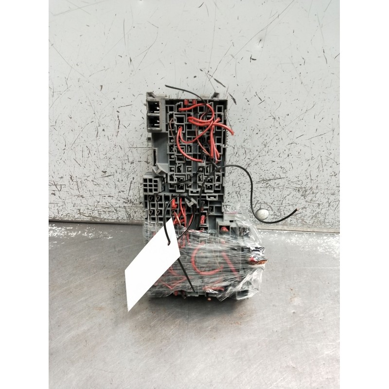 Recambio de caja reles / fusibles para opel corsa c blue line referencia OEM IAM 13142780 13CDTI 2003