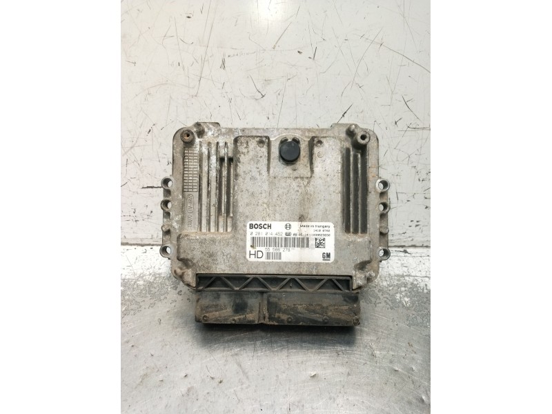 Recambio de centralita motor uce para opel zafira / zafira family b (a05) 1.9 cdti (m75) referencia OEM IAM 0281014452 55566279 