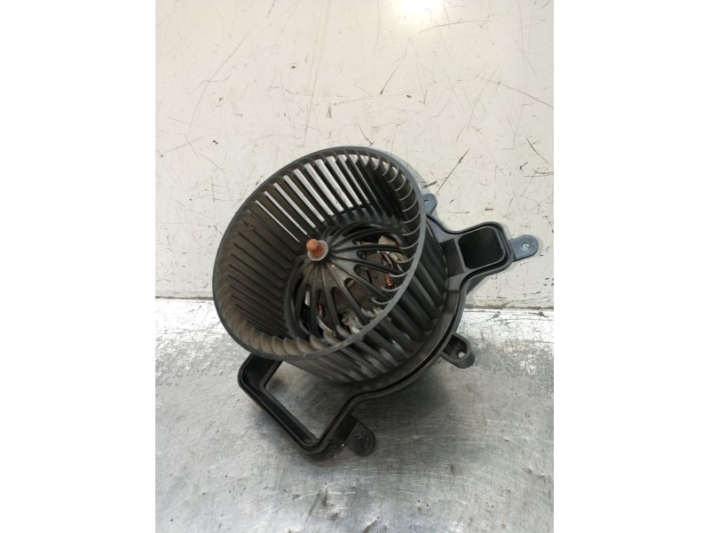 Recambio de motor calefaccion para peugeot 5008 (0u_, 0e_) 1.6 bluehdi 120 referencia OEM IAM T3953002  2012