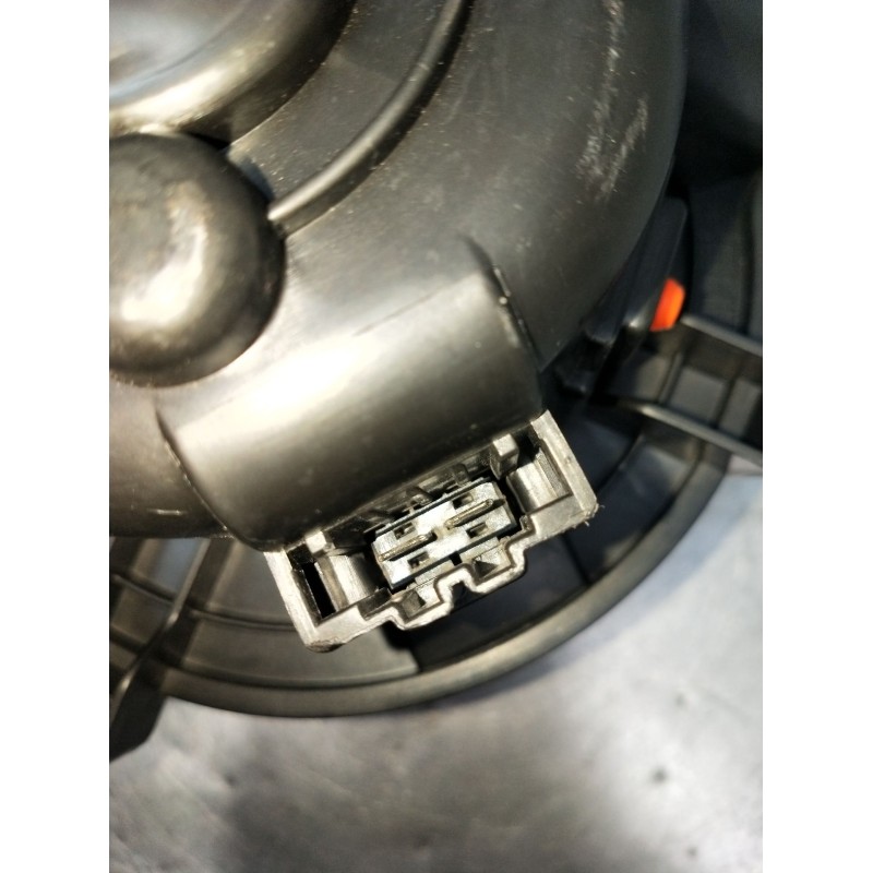 Recambio de motor calefaccion para peugeot 5008 (0u_, 0e_) 1.6 bluehdi 120 referencia OEM IAM T3953002  2012