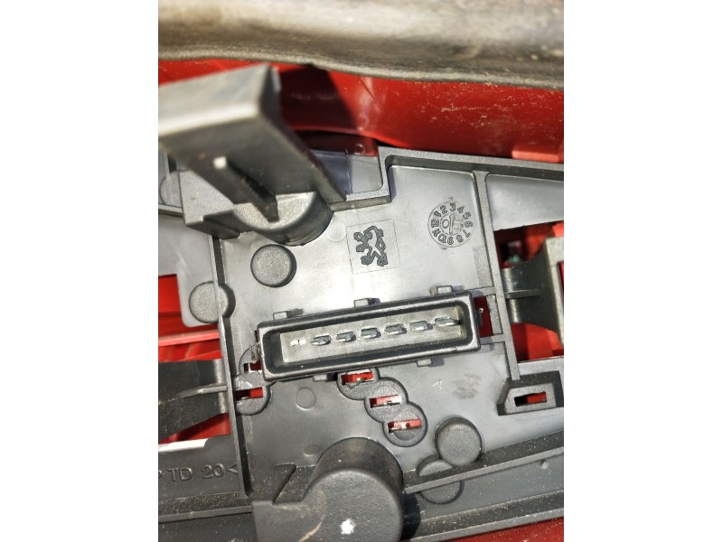 Recambio de piloto trasero derecho para peugeot 106 ii (1a_, 1c_) 1.1 i referencia OEM IAM   1996