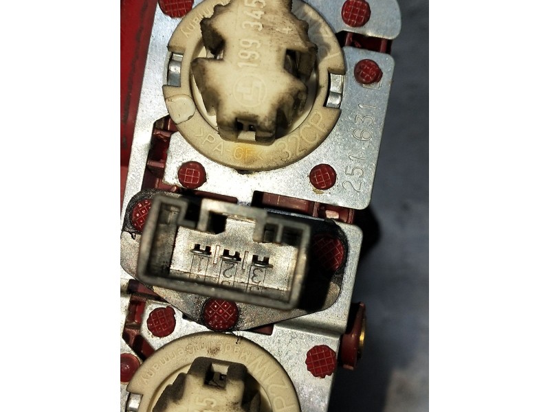 Recambio de piloto trasero izquierdo interior para bmw x5 (e53) 3.0 d referencia OEM IAM 22D04101425 691691308 2003