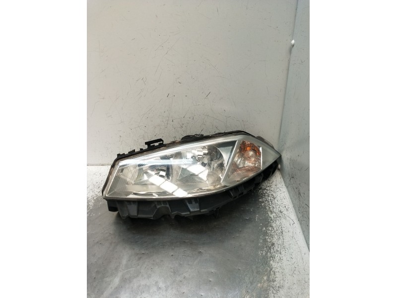 Recambio de faro izquierdo para renault megane ii (bm0/1_, cm0/1_) 1.5 dci (bm02, bm13, bm2a, cm02, cm13) referencia OEM IAM 820