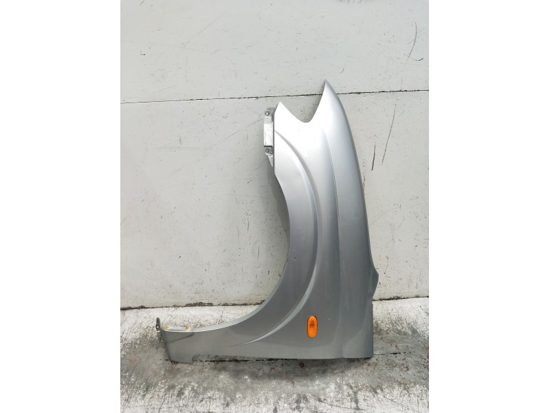 Recambio de aleta delantera izquierda para ssangyong rodius i 2.7 xdi referencia OEM IAM   2005