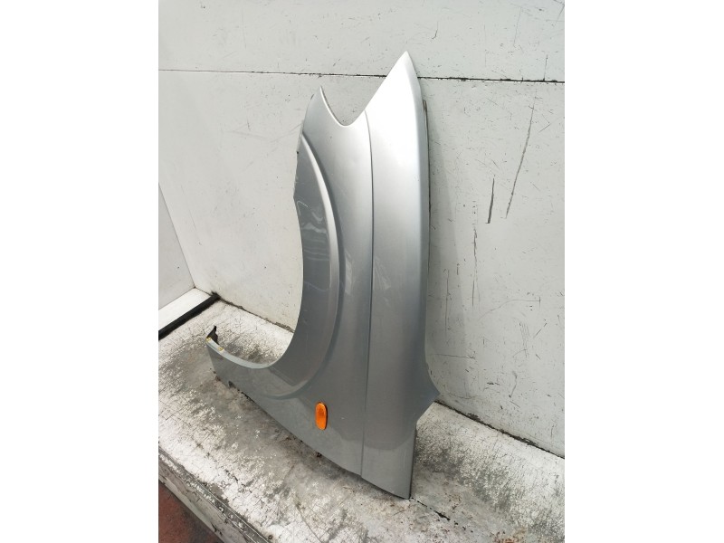 Recambio de aleta delantera izquierda para ssangyong rodius i 2.7 xdi referencia OEM IAM   2005
