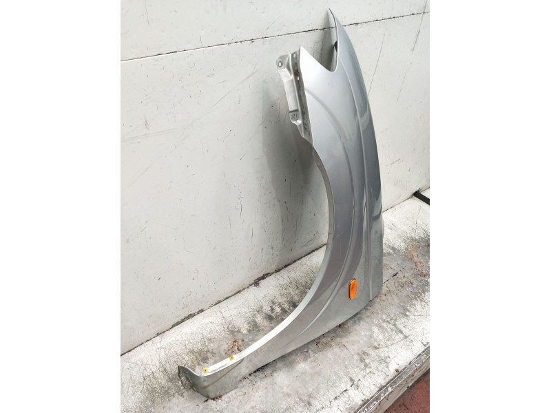 Recambio de aleta delantera izquierda para ssangyong rodius i 2.7 xdi referencia OEM IAM   2005