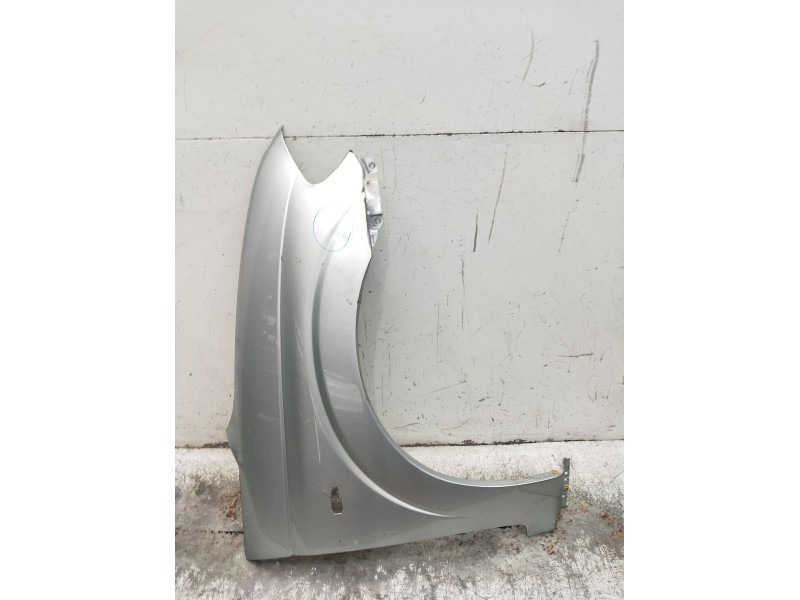 Recambio de aleta delantera derecha para ssangyong rodius i 2.7 xdi referencia OEM IAM  VER FOTOS 2005