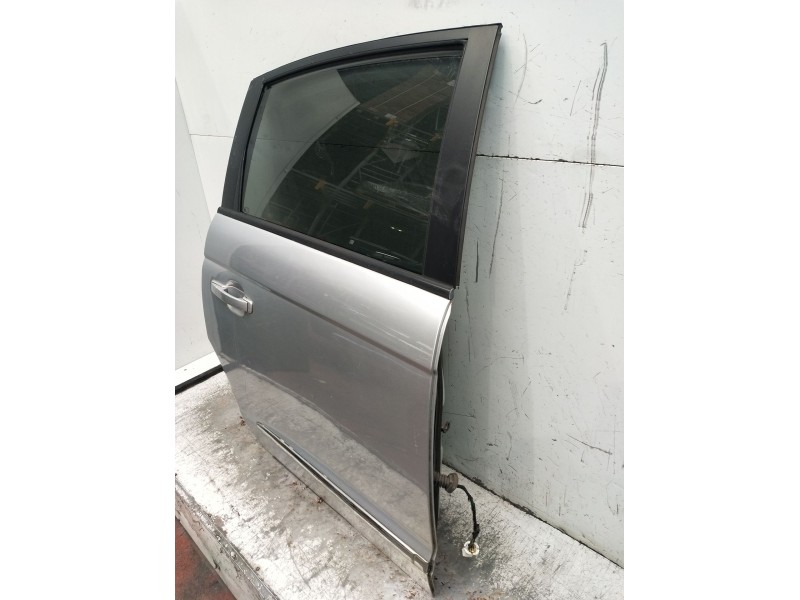 Recambio de puerta trasera derecha para ssangyong rodius i 2.7 xdi referencia OEM IAM  5P 2005