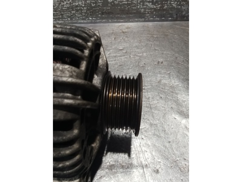 Recambio de alternador para renault clio iii (br0/1, cr0/1) 1.2 16v (br02, br0j, br11, cr02, cr0j, cr11) referencia OEM IAM   