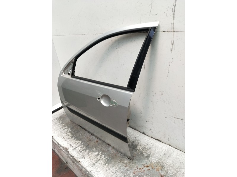 Recambio de puerta delantera izquierda para ford focus i sedán (dfw) 1.8 turbo di / tddi referencia OEM IAM   
