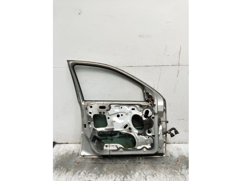 Recambio de puerta delantera izquierda para ford focus i sedán (dfw) 1.8 turbo di / tddi referencia OEM IAM   