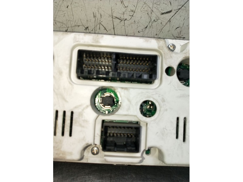 Recambio de cuadro instrumentos para ssangyong rodius i 2.7 xdi referencia OEM IAM 8020021403 11001131130S 2005