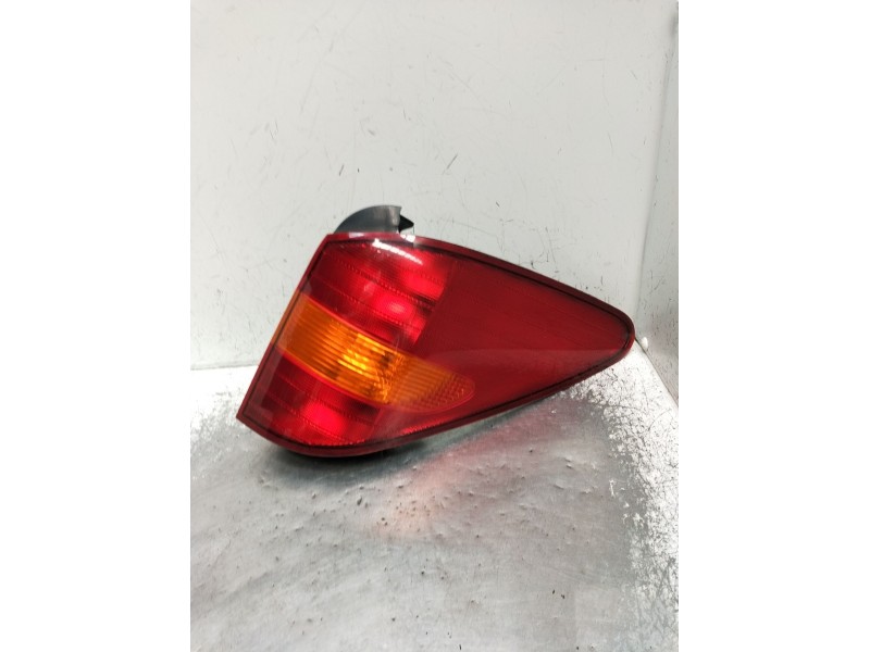 Recambio de piloto trasero derecho para ssangyong rodius i 2.7 xdi referencia OEM IAM   2005