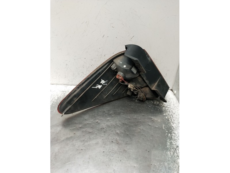 Recambio de piloto trasero derecho para ssangyong rodius i 2.7 xdi referencia OEM IAM   2005