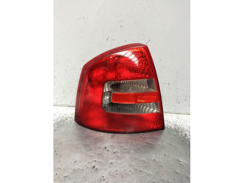 Recambio de piloto trasero izquierdo para skoda octavia ii (1z3) 1.9 tdi referencia OEM IAM   2004